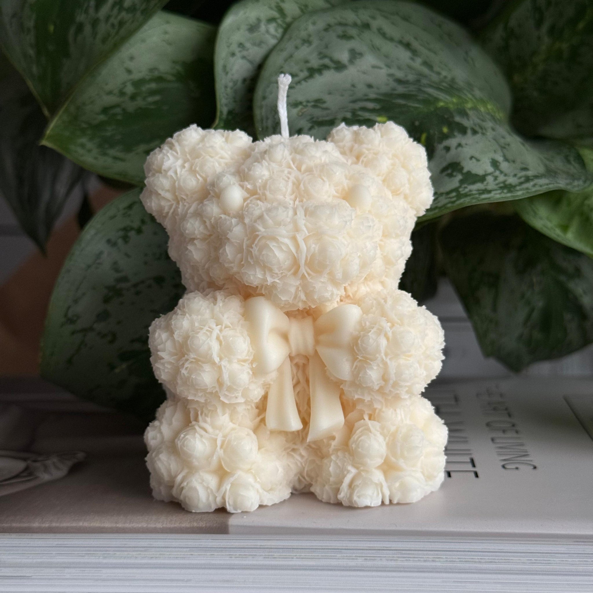 Candela decorativa a forma di sfera di rose, con rose, realizzata a mano, in confezione regalo nera, ca. 12,5 x 12,5 cm Candela decorativa a forma di sfera di rose, con rose, realizzata a mano, in confezione regalo nera, ca. 12,5 x 12,5 cm